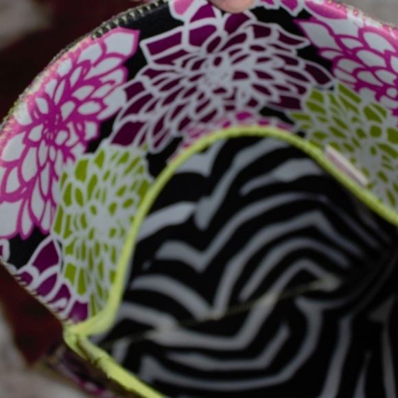 MacBeth‎ Collection Neoprene Reversible Laptop Case - Picture 4 of 8